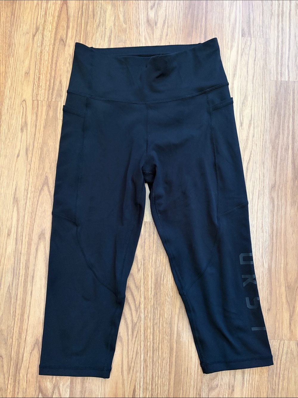 High-Rise Black Capri Leggings with Side Pockets